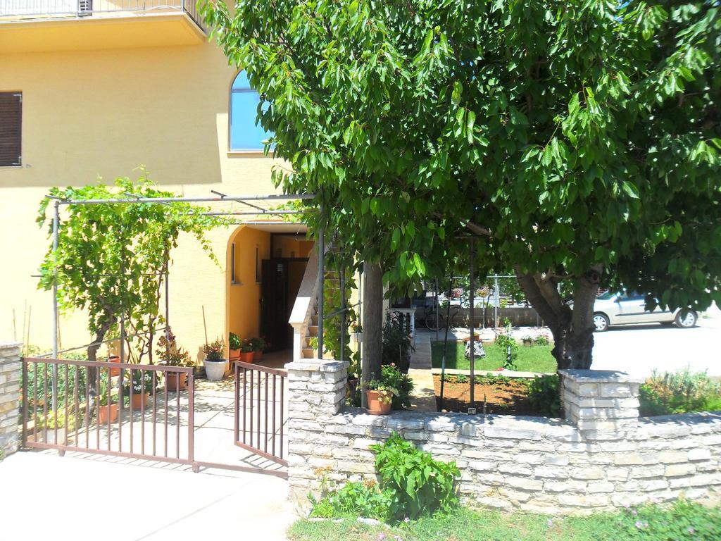 Apartments Stana Sukosan Luaran gambar